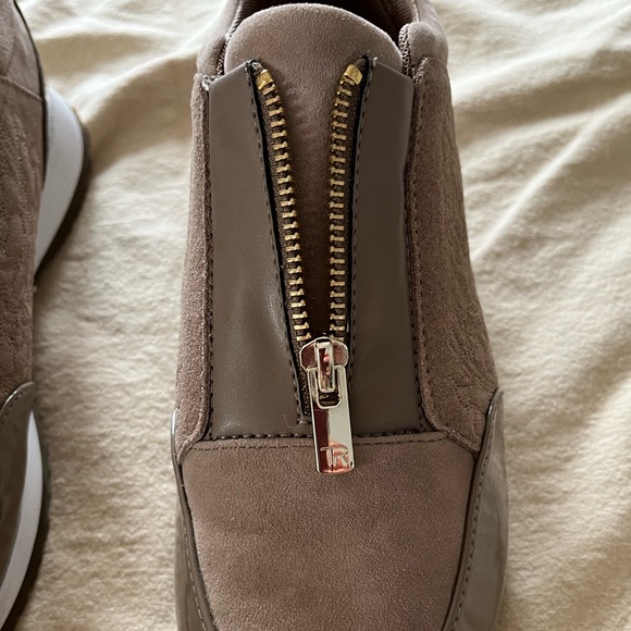 New Taryn Rose Zip Up Sneakers - Picture 7 of 10